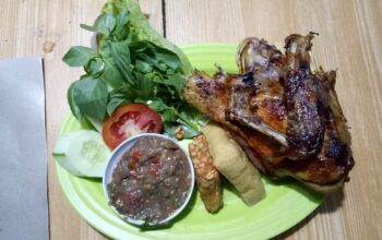 bebek goreng  + nasi lengkap